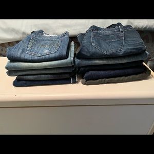Assortment of jeans, all perfect conditions, no rips or tears. Size 6/small